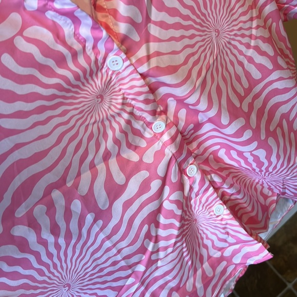 Pink trippy button up short sleeve blouse - Picture 2 of 3